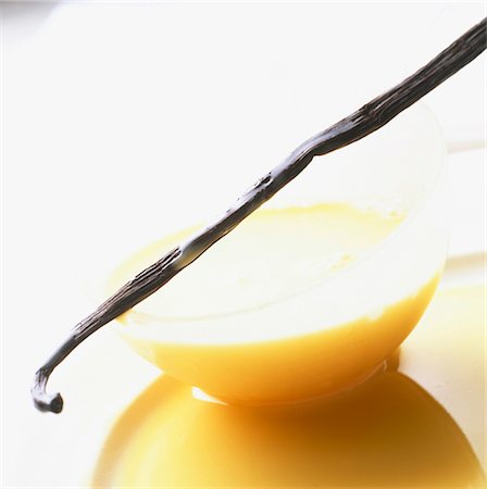 English custard with vanilla pod Stock Photo - Rights-Managed, Code: 825-03627161