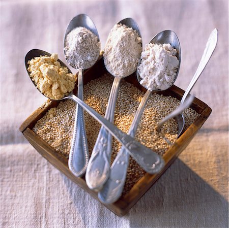 Quinoa grains, quinoa, rye, maize and brown rice flours Foto de stock - Con derechos protegidos, Código: 825-03627181