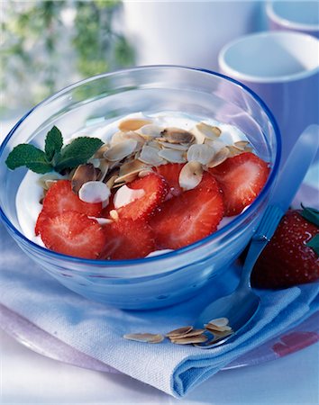 simsearch:825-05987560,k - Strawberries with fromage blanc Stock Photo - Rights-Managed, Code: 825-03627214
