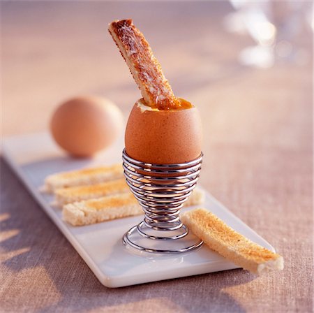simsearch:825-03629500,k - Boiled egg and soldiers Stock Photo - Rights-Managed, Code: 825-03627225