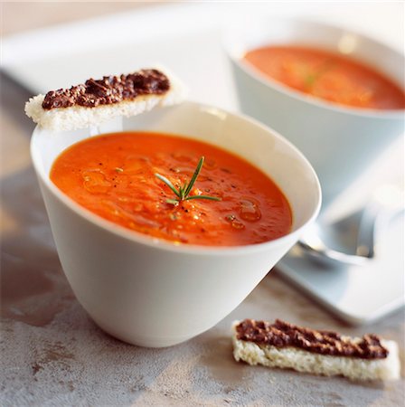 Iced tomato soup Stock Photo - Rights-Managed, Code: 825-03627228