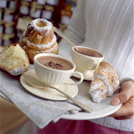 Heiße Schokolade und individuelle Kouglof Kuchen gewürzt Stockbilder - Lizenzpflichtiges, Bildnummer: 825-03627258