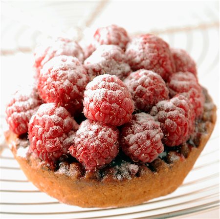 simsearch:825-05988779,k - Raspberry tart Stock Photo - Rights-Managed, Code: 825-03627282