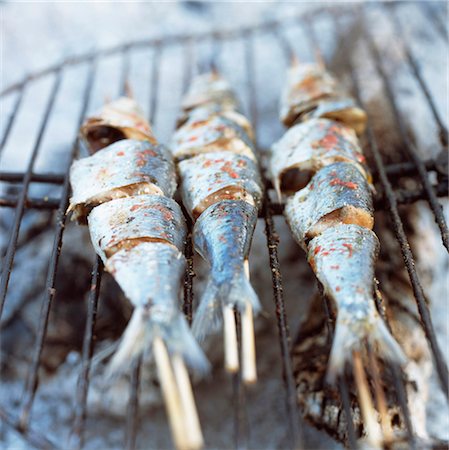 simsearch:825-06316184,k - Brochettes de sardines Photographie de stock - Rights-Managed, Code: 825-03627318