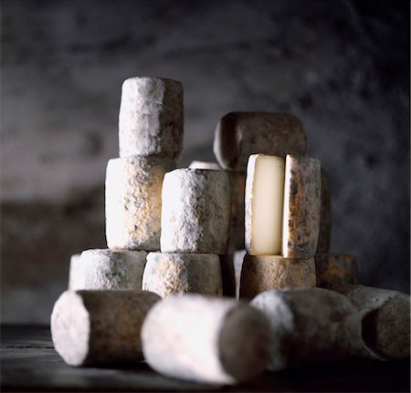 simsearch:652-03801790,k - Goat's cheeses Fotografie stock - Rights-Managed, Codice: 825-03627354