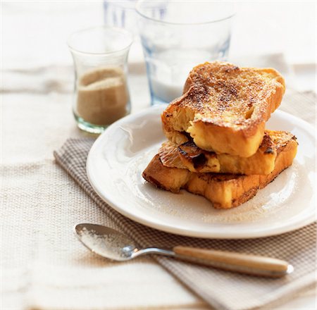 Bread and butter pudding Foto de stock - Con derechos protegidos, Código: 825-03627425