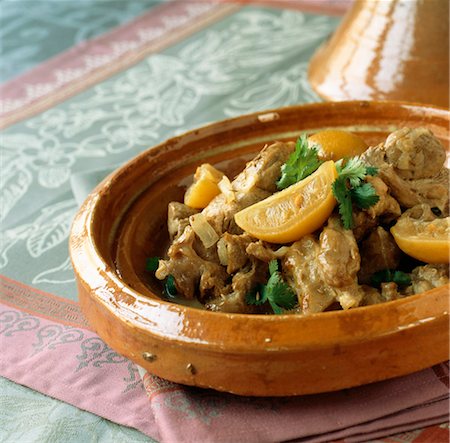 simsearch:652-03799943,k - Tajine d'agneau au citron préservé Photographie de stock - Rights-Managed, Code: 825-03627464