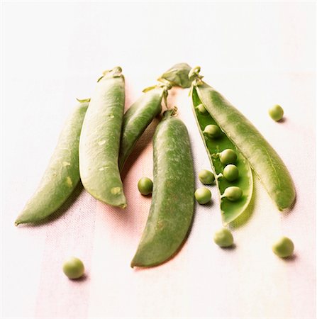 Peas in pods Foto de stock - Con derechos protegidos, Código: 825-03627510