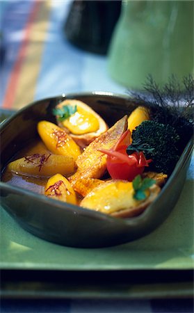 potato soup - Soupe de poisson au safran Photographie de stock - Rights-Managed, Code: 825-03627623