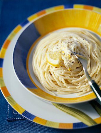 Spaghettis with lemon Stock Photo - Rights-Managed, Code: 825-03627829