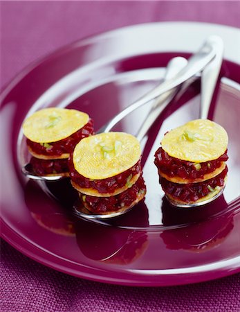 simsearch:652-03802464,k - Cooked and raw beetroot Mille-Feuille Foto de stock - Con derechos protegidos, Código: 825-03627942