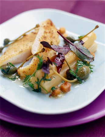 simsearch:825-03627212,k - Breaded John Dory with hazelnuts and salsify Foto de stock - Con derechos protegidos, Código: 825-03627943