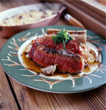 Thick slab of beef with garlic Stock Photo - Rights-Managed, Code: 825-03627991