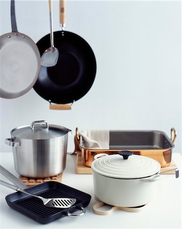 Cooking pots, pans and utensils Foto de stock - Con derechos protegidos, Código: 825-03628161