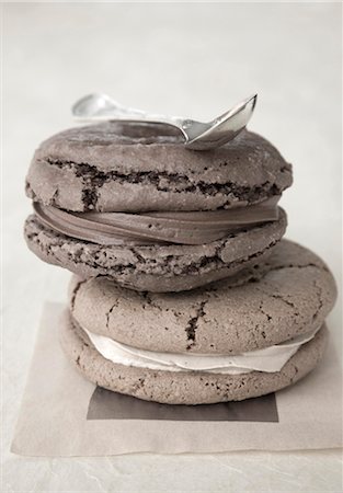 simsearch:6102-08882087,k - Macarons gris Photographie de stock - Rights-Managed, Code: 825-03628291