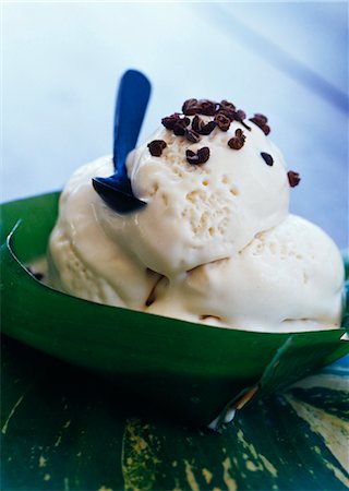 scooped ice cream - vanilla ice cream with sechuan pepper served in a banana leaf Stock Photo - Rights-Managed, Code: 825-03628364