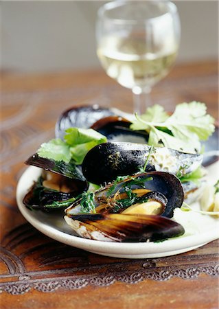 seafood and wine - Mussels with coriander Stock Photo - Rights-Managed, Code: 825-03628391