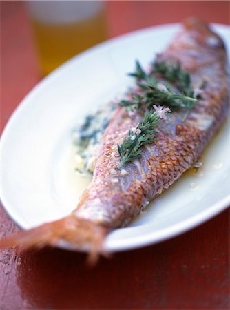 Roast red mullet with rosemary Foto de stock - Con derechos protegidos, Código: 825-03628439