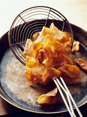 fried - Homemade potato crisps Stock Photo - Rights-Managed, Code: 825-03628452