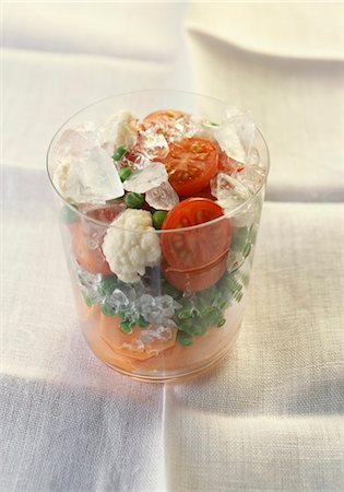 simsearch:652-03634506,k - Chilled vegetable salad Fotografie stock - Rights-Managed, Codice: 825-03628545