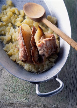 Veal escalope with Reblochon and crushed potatoes Stock Photo - Rights-Managed, Code: 825-03628541