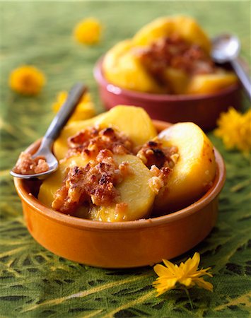 ramekin - Peaches filled with crushed macaroons and pine nuts Stock Photo - Rights-Managed, Code: 825-03628610