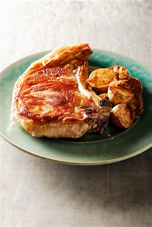 pan fried - pan-fried veal chop with potatoes Stock Photo - Rights-Managed, Code: 825-03628651
