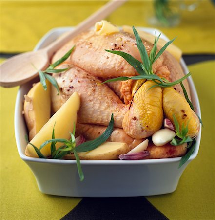 simsearch:825-03627991,k - Raw chicken with garlic and tarragon ready to cook Stock Photo - Rights-Managed, Code: 825-03628696