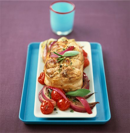 simsearch:652-03802946,k - Roast veal with cherry tomatoes and red onions Stock Photo - Rights-Managed, Code: 825-03628703