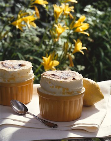 soplar velas - Lemon soufflé Foto de stock - Con derechos protegidos, Código: 825-03628772