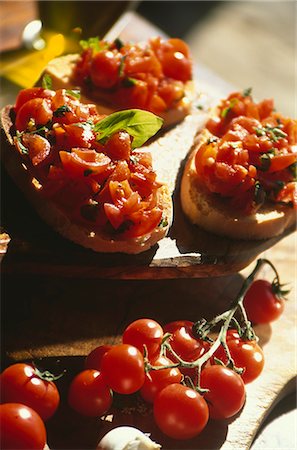 Fresh tomato Bruschetta Foto de stock - Con derechos protegidos, Código: 825-03628824