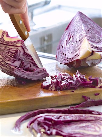 simsearch:825-06047515,k - Slicing red cabbage Foto de stock - Direito Controlado, Número: 825-03628835