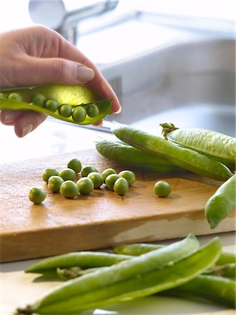 pod peas - Podding peas Stock Photo - Rights-Managed, Code: 825-03628846