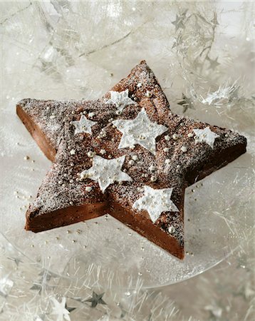 Star-shaped chocolate cake Stock Photo - Rights-Managed, Code: 825-03628904