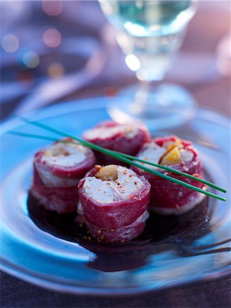 Bite-size foie gras with smoked Magret and chestuts Foto de stock - Con derechos protegidos, Código: 825-03628928