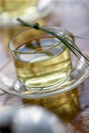 simsearch:670-03734316,k - Essence de citronnelle Photographie de stock - Rights-Managed, Code: 825-03628922