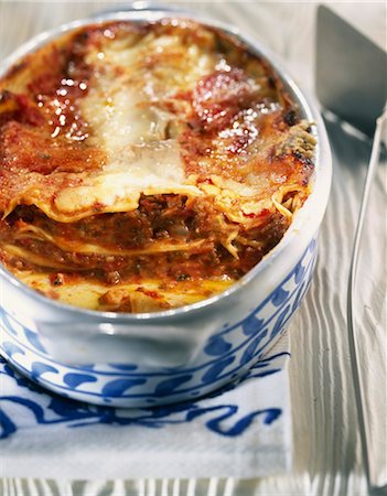 simsearch:825-03629545,k - Trois lasagnes de viande Photographie de stock - Rights-Managed, Code: 825-03629003