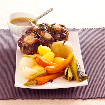 simsearch:825-02304215,k - Oxtail Pot-au-feu Foto de stock - Direito Controlado, Número: 825-03629060