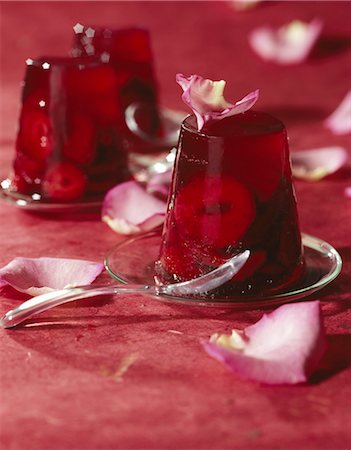 Strawberry jelly with fresh strawberries Foto de stock - Con derechos protegidos, Código: 825-03629150