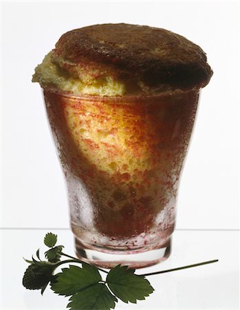 simsearch:652-03801546,k - Soufflé aux fraises Photographie de stock - Rights-Managed, Code: 825-03629244