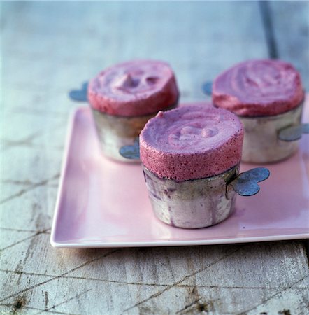 simsearch:652-03804414,k - Blackberry iced soufflé Stock Photo - Rights-Managed, Code: 825-03629310