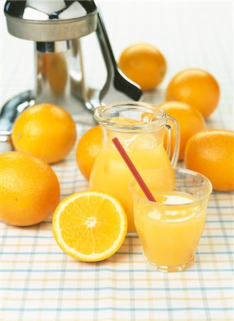 squeezer - Squeezing fresh orange juice Stock Photo - Rights-Managed, Code: 825-03629355