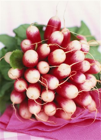 pink radish - Bunch of radishes Foto de stock - Con derechos protegidos, Código: 825-03629350
