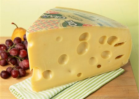 emmentaler cheese - Grande partie de l'Emmental Photographie de stock - Rights-Managed, Code: 825-03629374