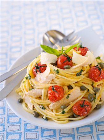 fish in box - Tuna Linguinis Stock Photo - Rights-Managed, Code: 825-03629408