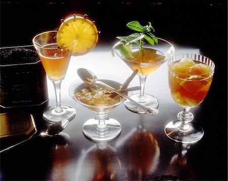 simsearch:652-03802344,k - Tea-flavored cocktails Foto de stock - Con derechos protegidos, Código: 825-03629479