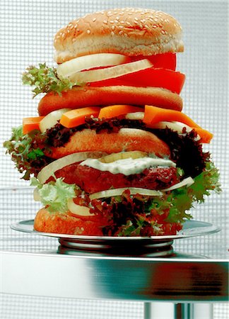 simsearch:825-05988992,k - Giant hamburger Foto de stock - Direito Controlado, Número: 825-03629481