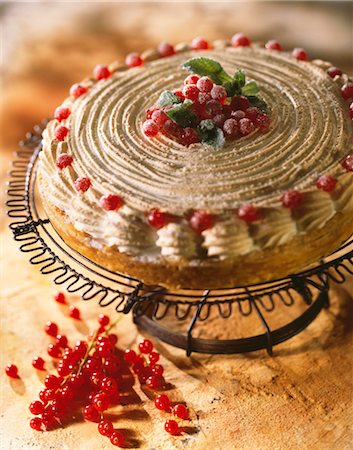 pastry display - Redcurrant meringue pie Stock Photo - Rights-Managed, Code: 825-03629494