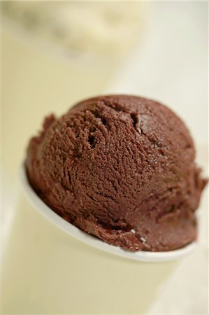 scoop - Chocolate ice cream Stock Photo - Rights-Managed, Code: 825-03629554