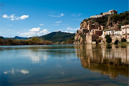 Views Of Miravet, Ebro River And Castle, Miravet, Tarragona, Spain Foto de stock - Con derechos protegidos, Código: 832-08007487